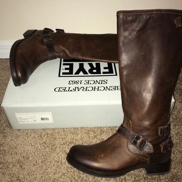 Frye Veronica Back ZIP Boot - Picture 4 of 8